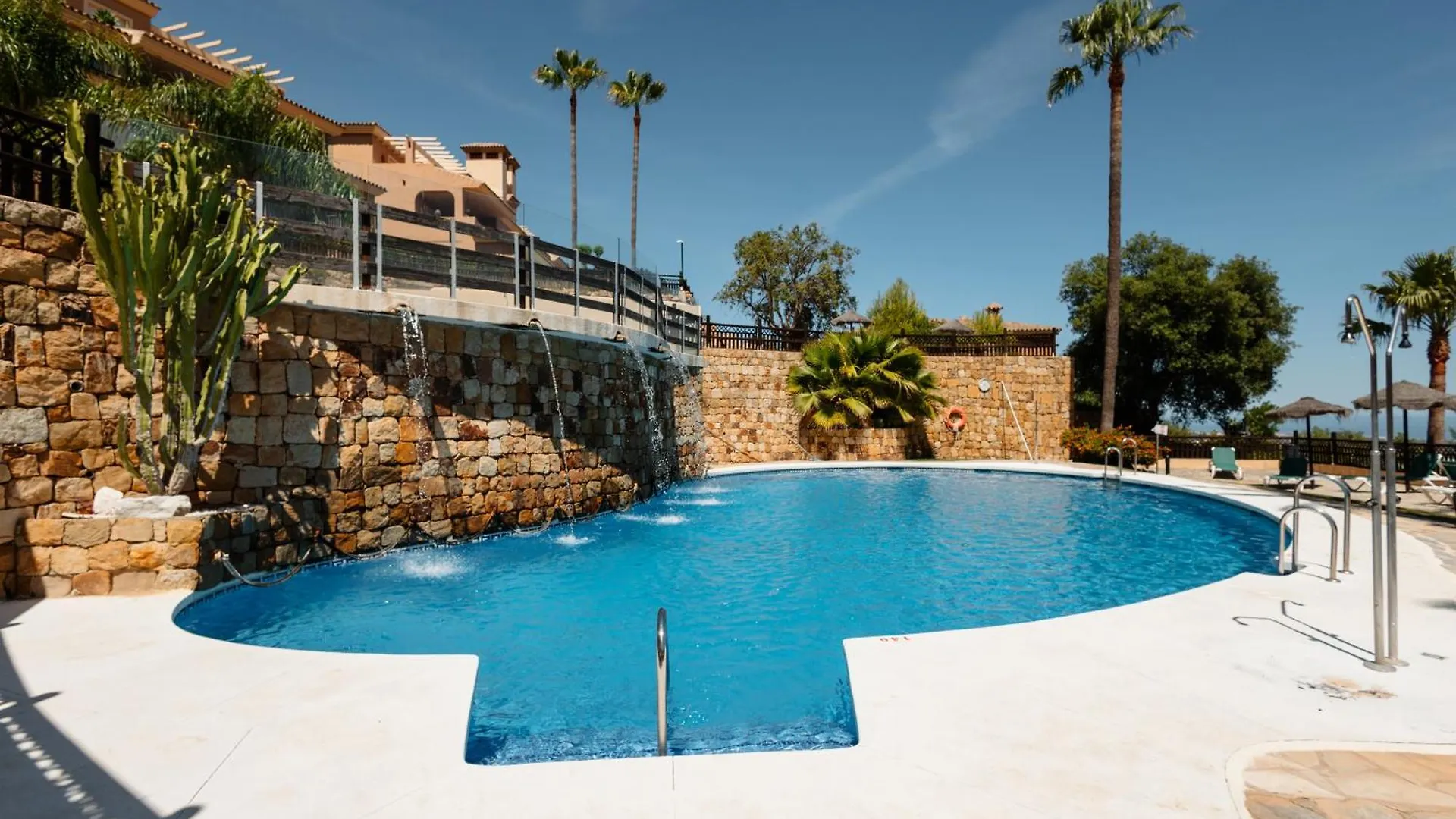 Private Heatable Infinity Pool With Sea Views In La Mairena, Marbella Apartment Sitio de Calahonda