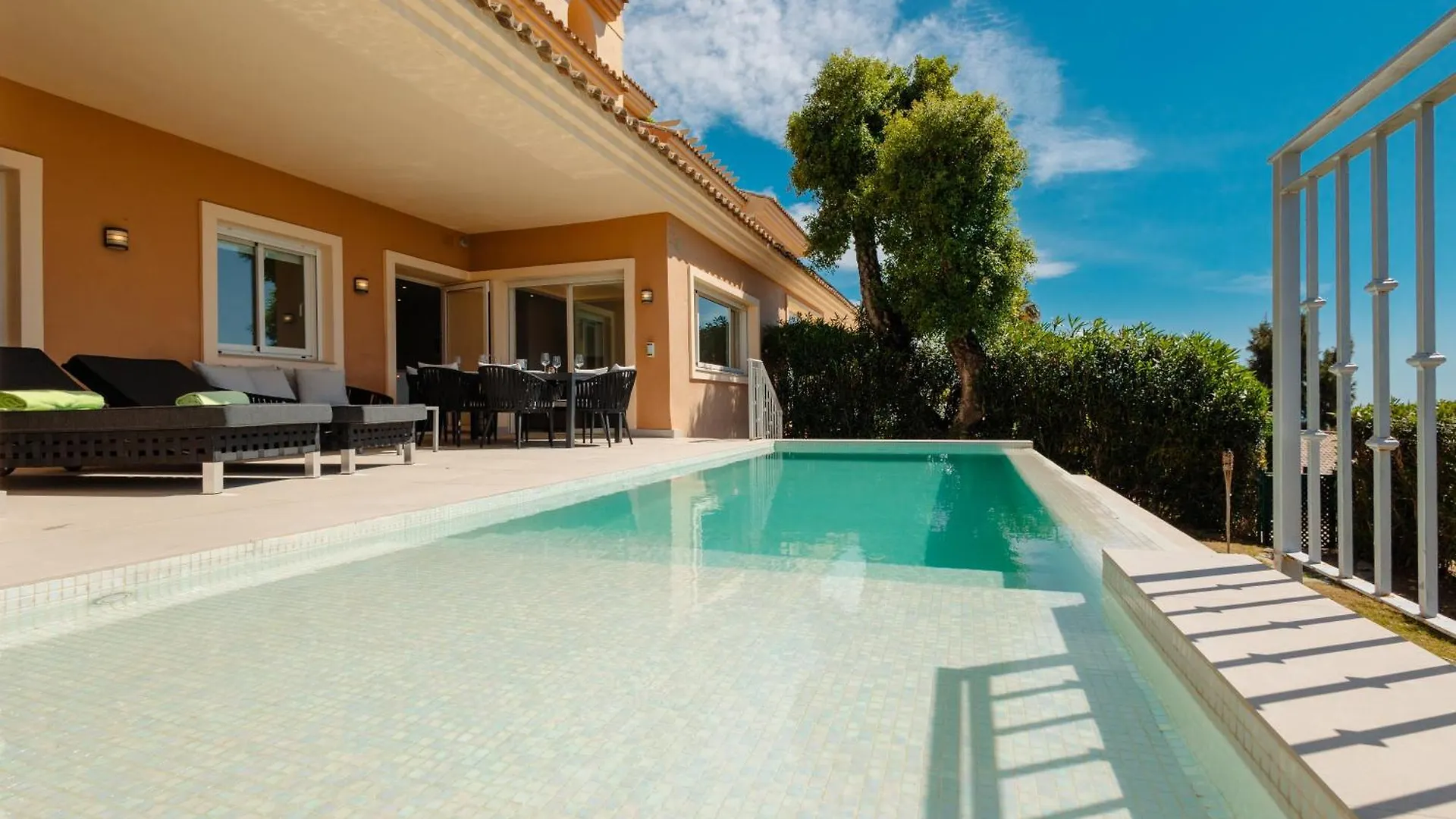 Private Heatable Infinity Pool With Sea Views In La Mairena, Marbella Apartment Sitio de Calahonda Spain