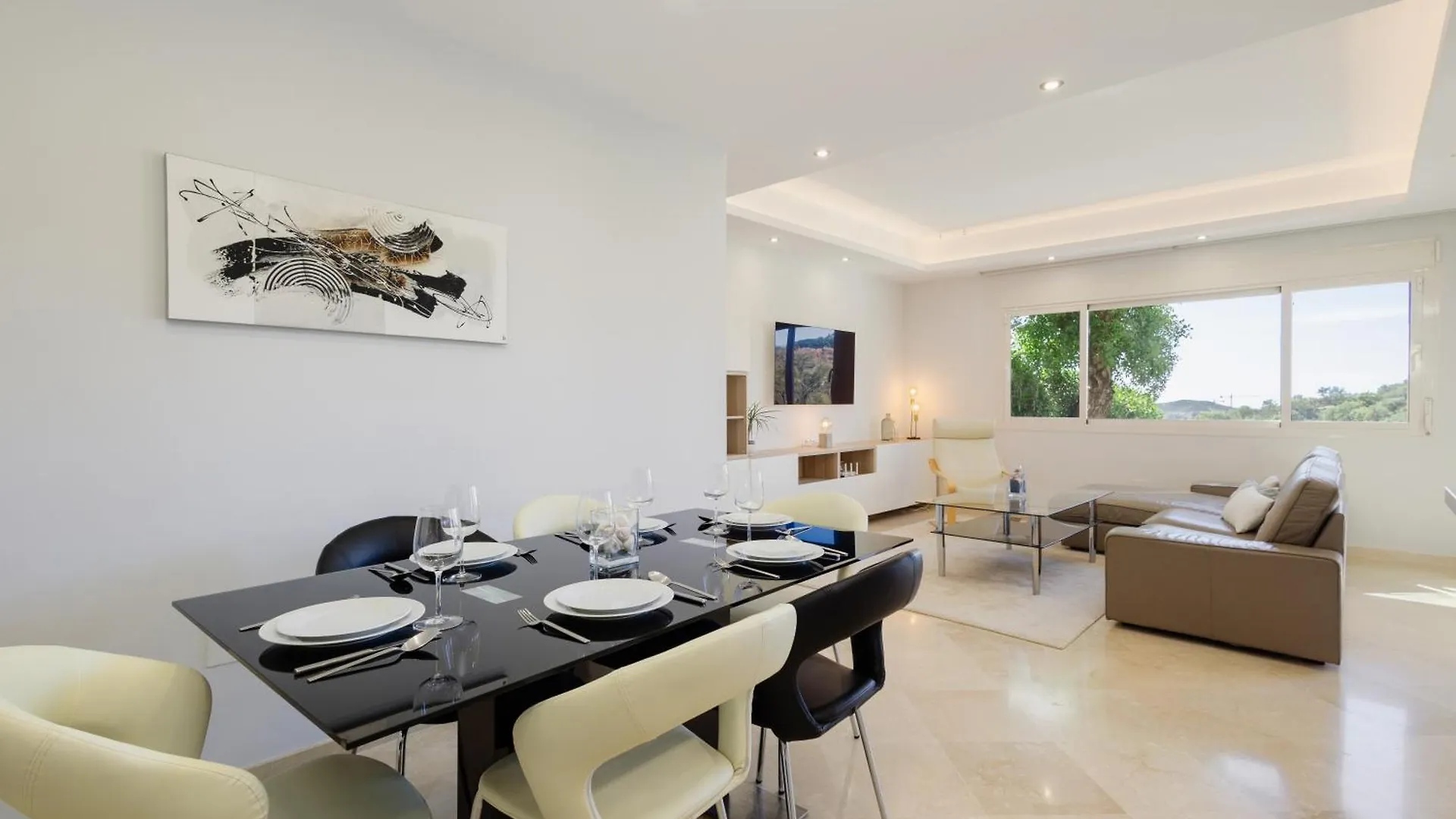 Private Heatable Infinity Pool With Sea Views In La Mairena, Marbella Apartment Sitio de Calahonda