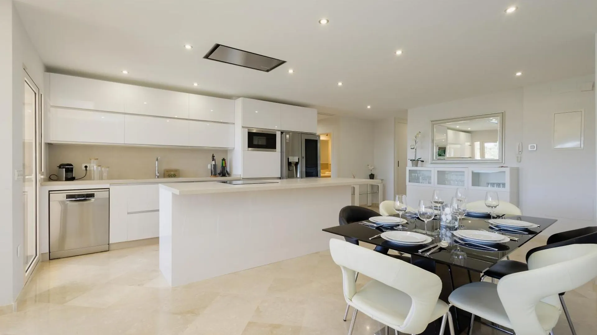 Private Heatable Infinity Pool With Sea Views In La Mairena, Marbella Apartment Sitio de Calahonda
