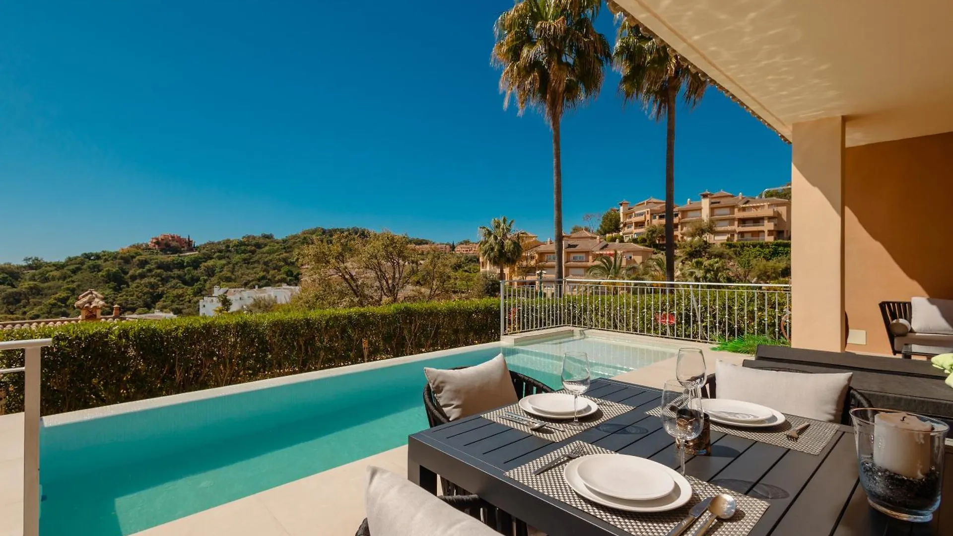 Private Heatable Infinity Pool With Sea Views In La Mairena, Marbella Apartment Sitio de Calahonda